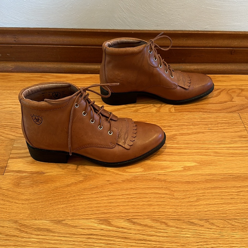 Ariat - Picture 2 of 8